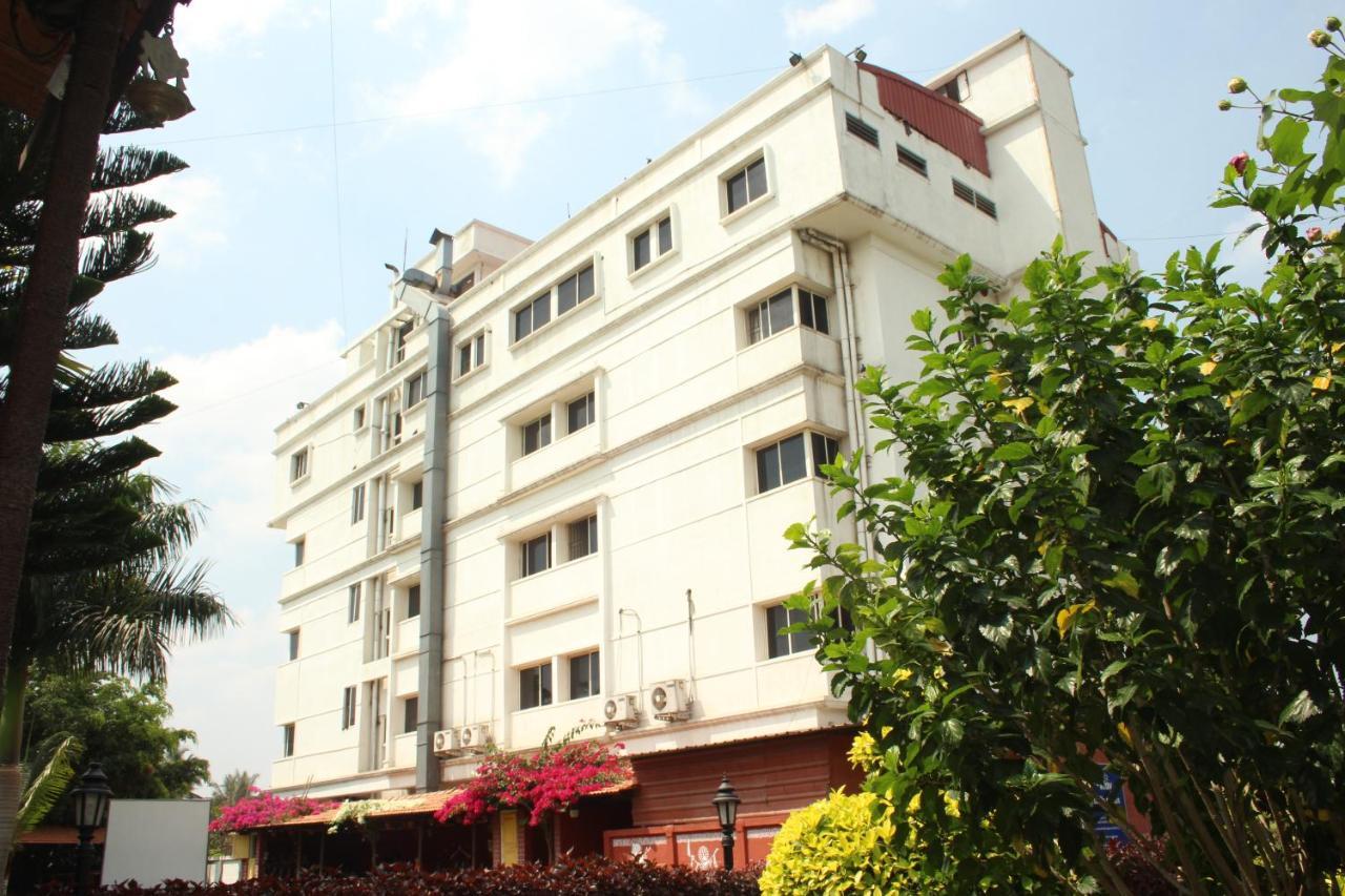 Hotel Stay By The Way Mysore Exterior foto